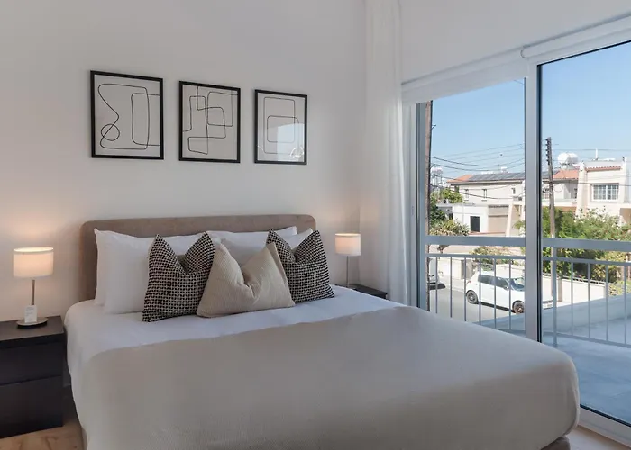 Phaedrus Living Breeze Residences Finesse * לרנקה